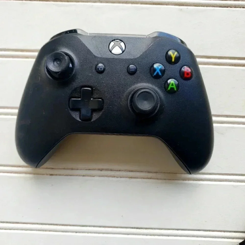 Microsoft Xbox Wireless Controller Carbon Black No Battery Included not tested